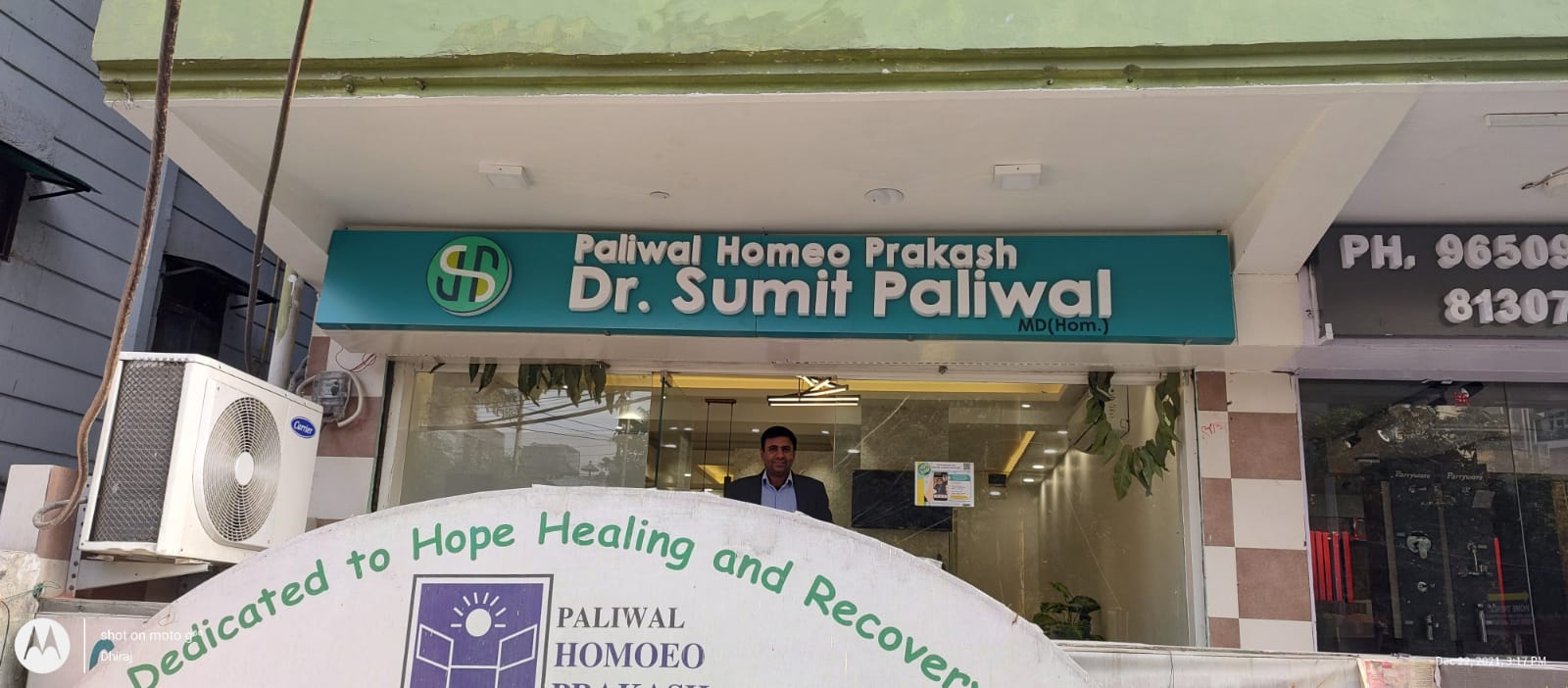 1642065728394952_sumit_clinic.jpeg